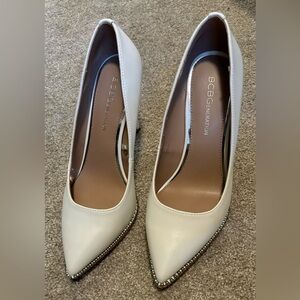 BCBGeneration size 6.5 Women's White Heels